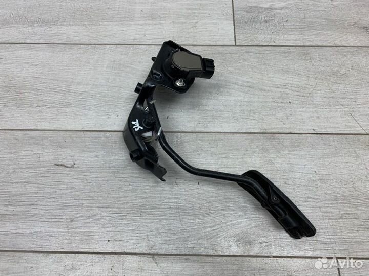 Педаль газа Toyota Avensis универсал 3ZZ-FE 2008