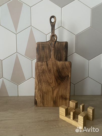Комплект досок из цельного дуба на подставке