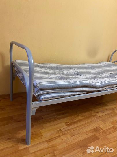 Кровать