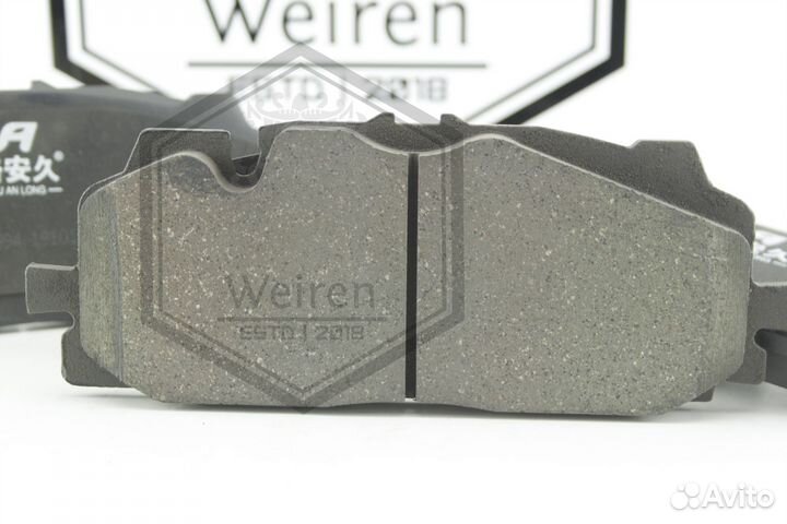 Колодки передние VW Touareg A4 Q7 2018 4m0698151AA