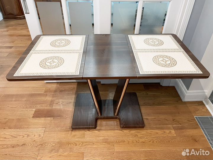Кухонный стол и стулья