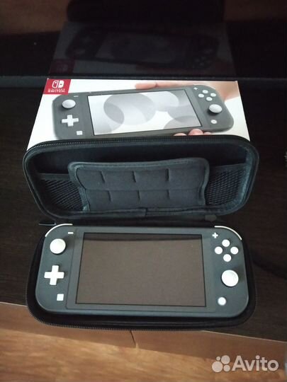 Продам Nintendo Switch Lite с картриджами Zelda и