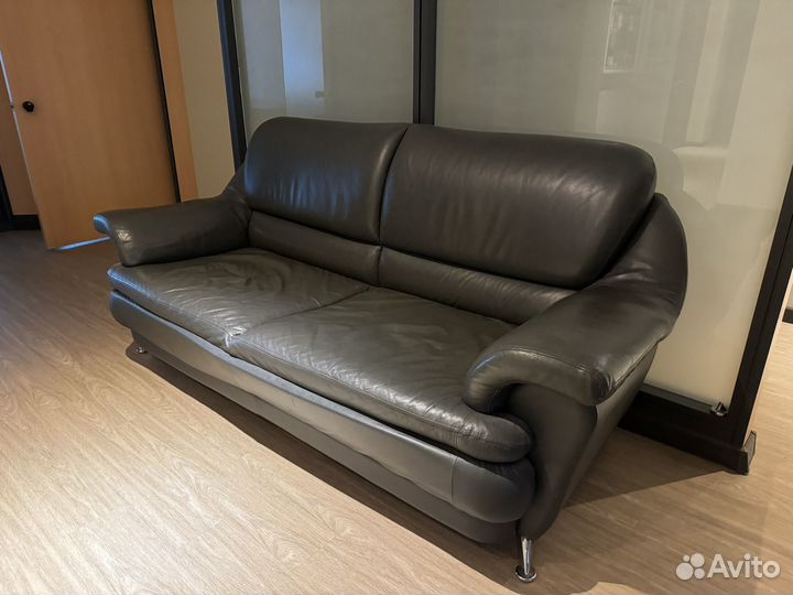 Офисный кожаный диван