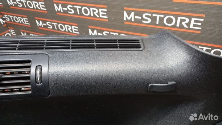 Обшивка багажника правая Mercedes-Benz R-Class