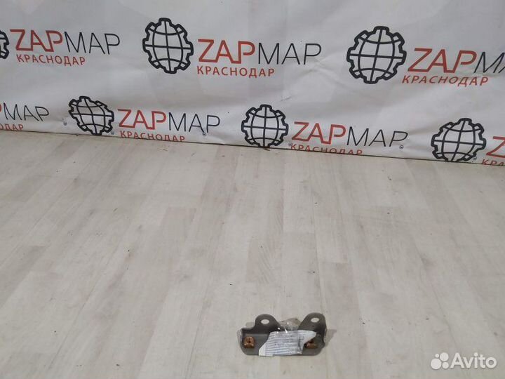 Кронштейн глушителя Volkswagen Touareg NF 2010