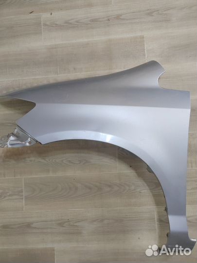 Продам крыло переднее левое