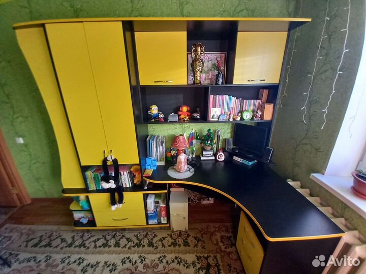 Компьютерный стол со шкафами