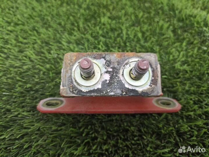 Петля крышки багажника задняя левая Nissan Almera