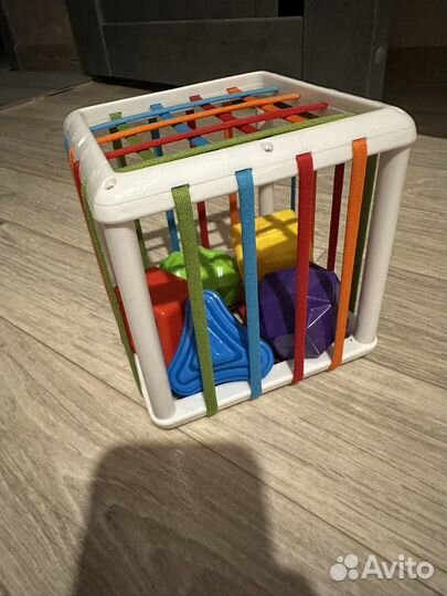 Развивающая игрушка куб с резинками куб сортер