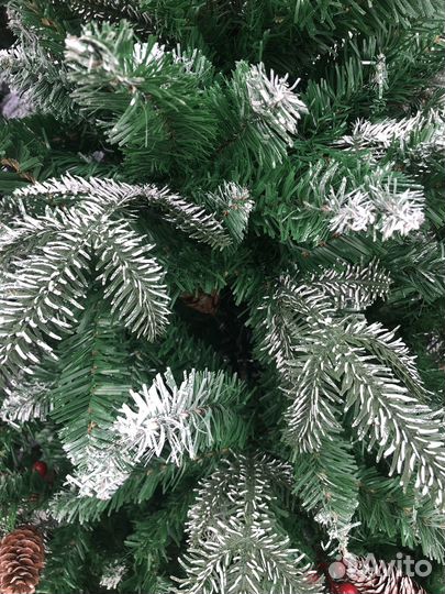 Елка искусственная ягодами