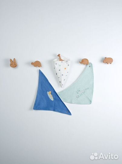 Слюнявчик для мальчика AnyDay и другие