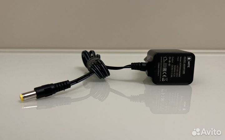 Блок питания (адаптер)