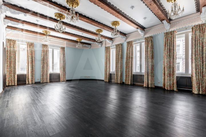 5-к. квартира, 210 м², 3/6 эт.