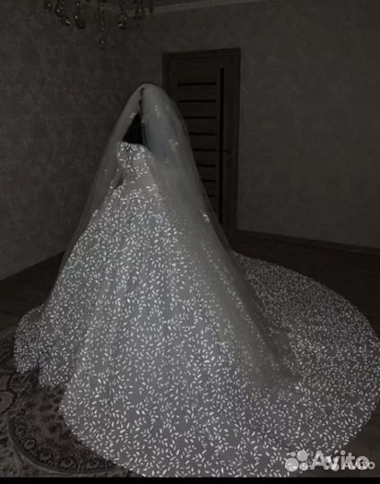 Свадебное платье со шлейфом 46 48