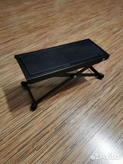 Подставка под ногу гитариста