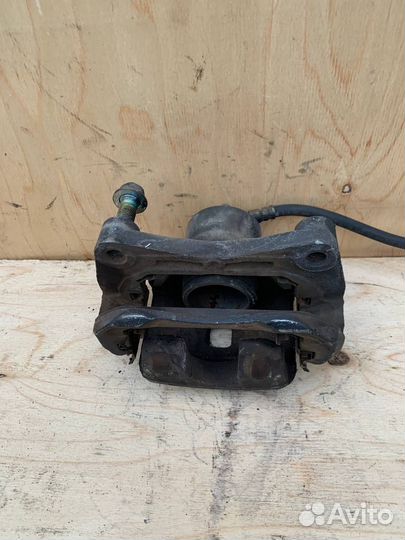 Суппорт тормозной Nissan Teana J31 правый передний