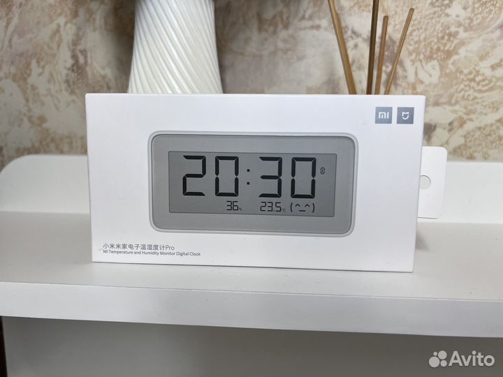 Электронные часы, термометр и гигрометр