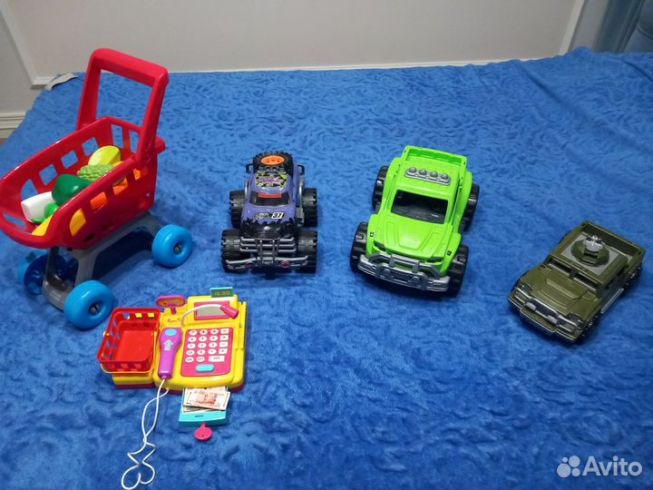Детские игрушки (машинки,продуктовая корзина,касса
