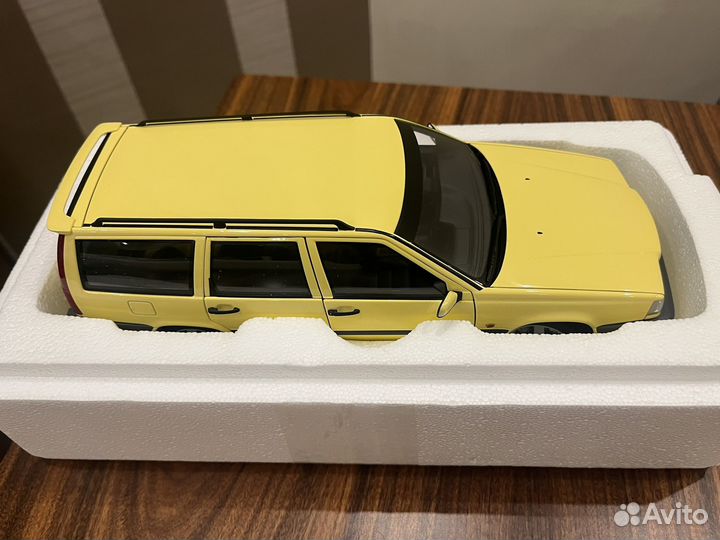 AutoArt 1/18 Volvo 850 T-5R Estate