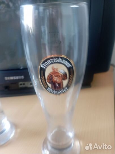 Пивные бокалы много