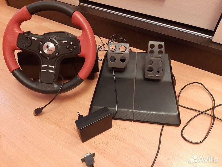 Руль с педалями Logitech