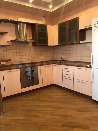 2-к. квартира, 77 м², 3/9 эт.