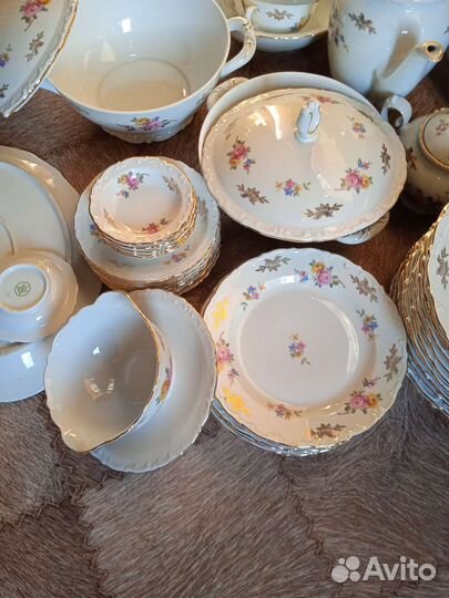 Фарфоровый обеденный сервиз с чайным набором 55 г