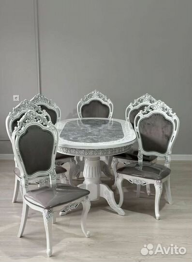 Стол кухонный и стулья