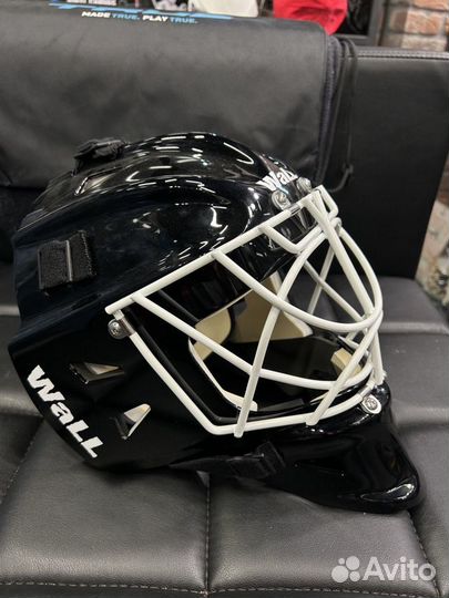 Вратарский хоккейный шлем
