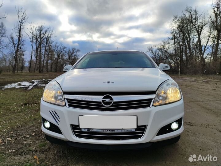 Opel Astra 1.6 МТ, 2011, 105 000 км