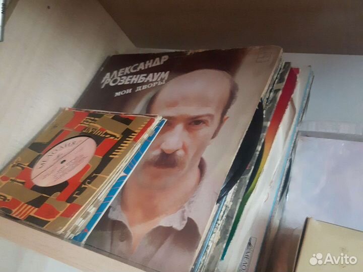 Проигрователь винила и пластинки