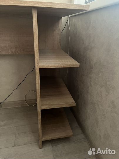 Письменный стол