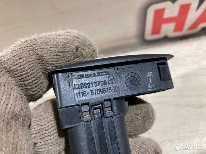 Кнопка стеклоподъемника передняя правая LADA