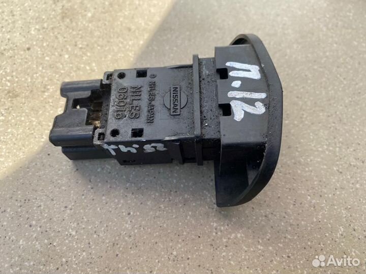 Кнопка аварийки Nissan Primera P12