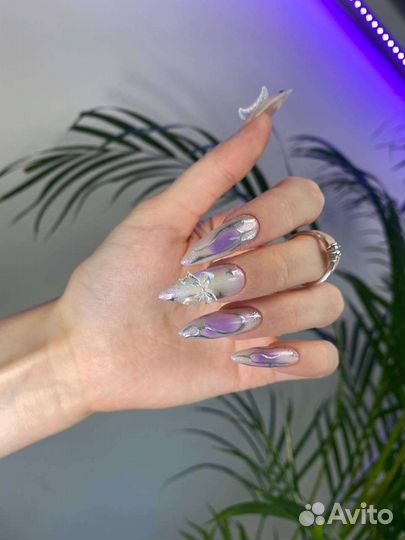 Модель на наращивание ногтей, коррекцию, педикюр