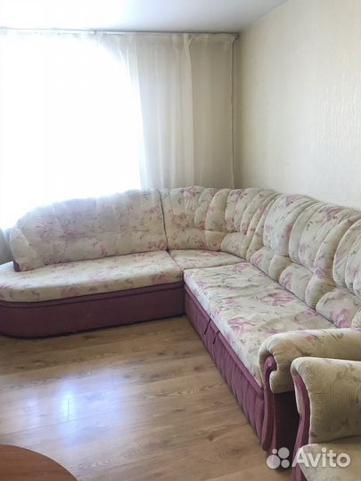 Угловой диван бу и кресло