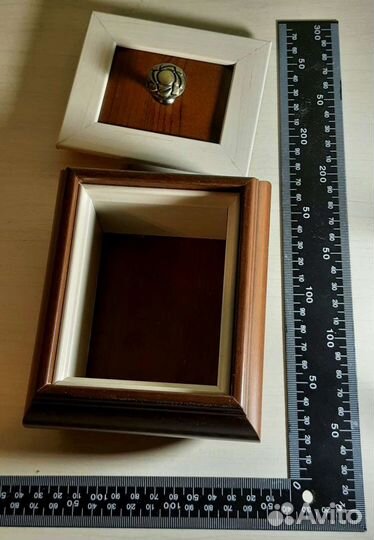 Небольшая шкатулка