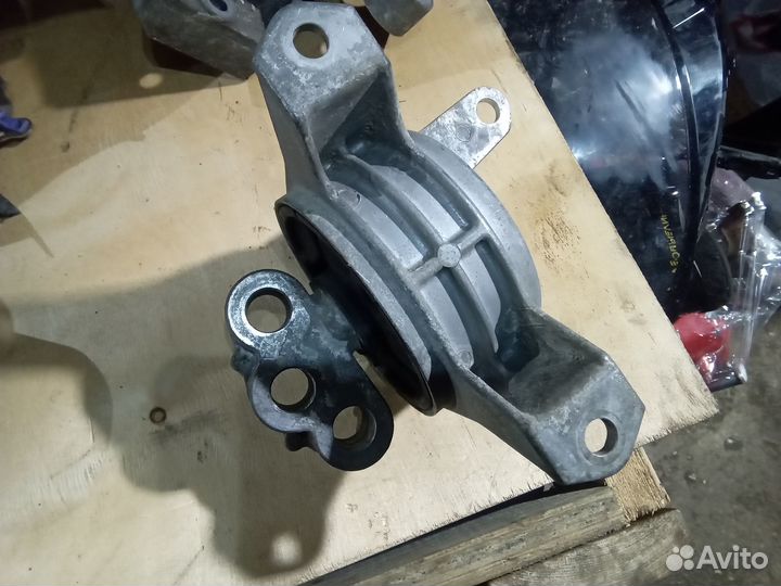 Опора двигателя правая Opel Astra H