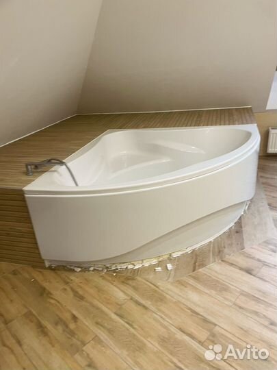 Угловая ванна riho со смесителем и душем