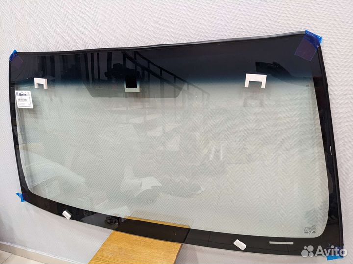 Стекло лобовое toyota hilux 05-15 с молдингом