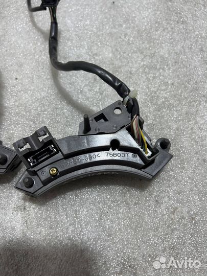 Кнопки на руль Toyota Alphard 1