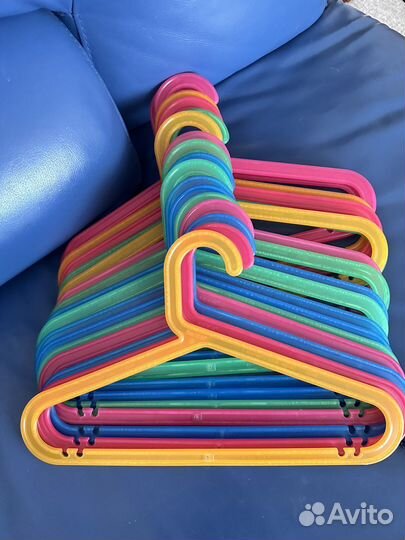 Комплект из 17 плечиков для подростковой одежды