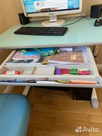 Школьная парта и стул