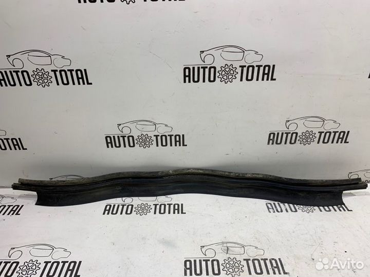 Уплотнитель капота Bmw 745 E65 N62B44 2004