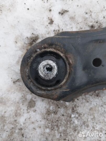 Рычаг передний правый skoda octavia Tour