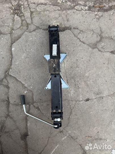 Домкрат автомобильный