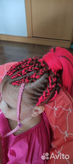 Модель на афрокосы афрохвост