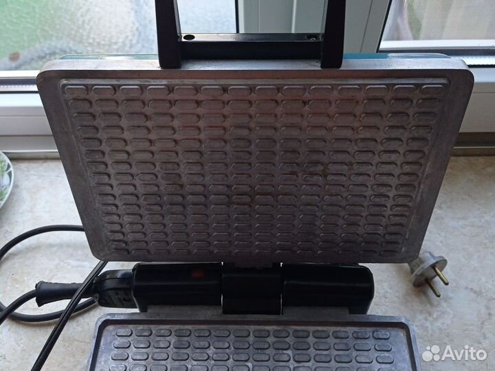 Электрическая вафельница из СССР