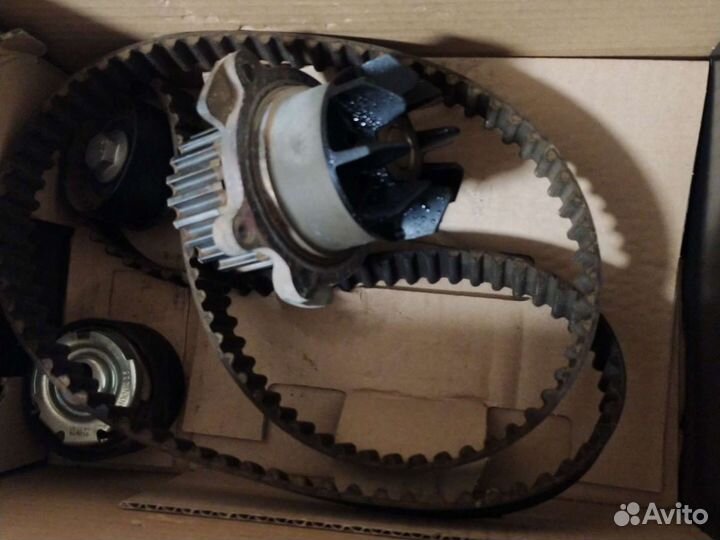 Помпа на Весту Б/у