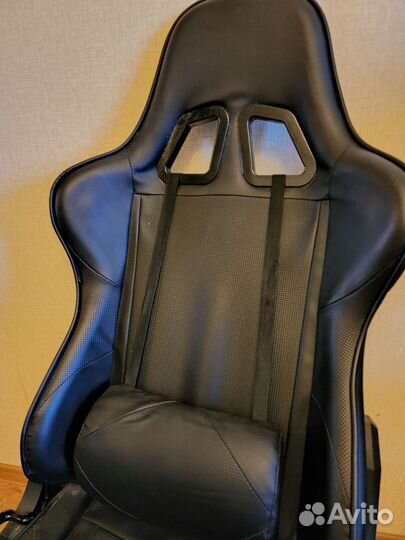 Игровое компьютерное кресло